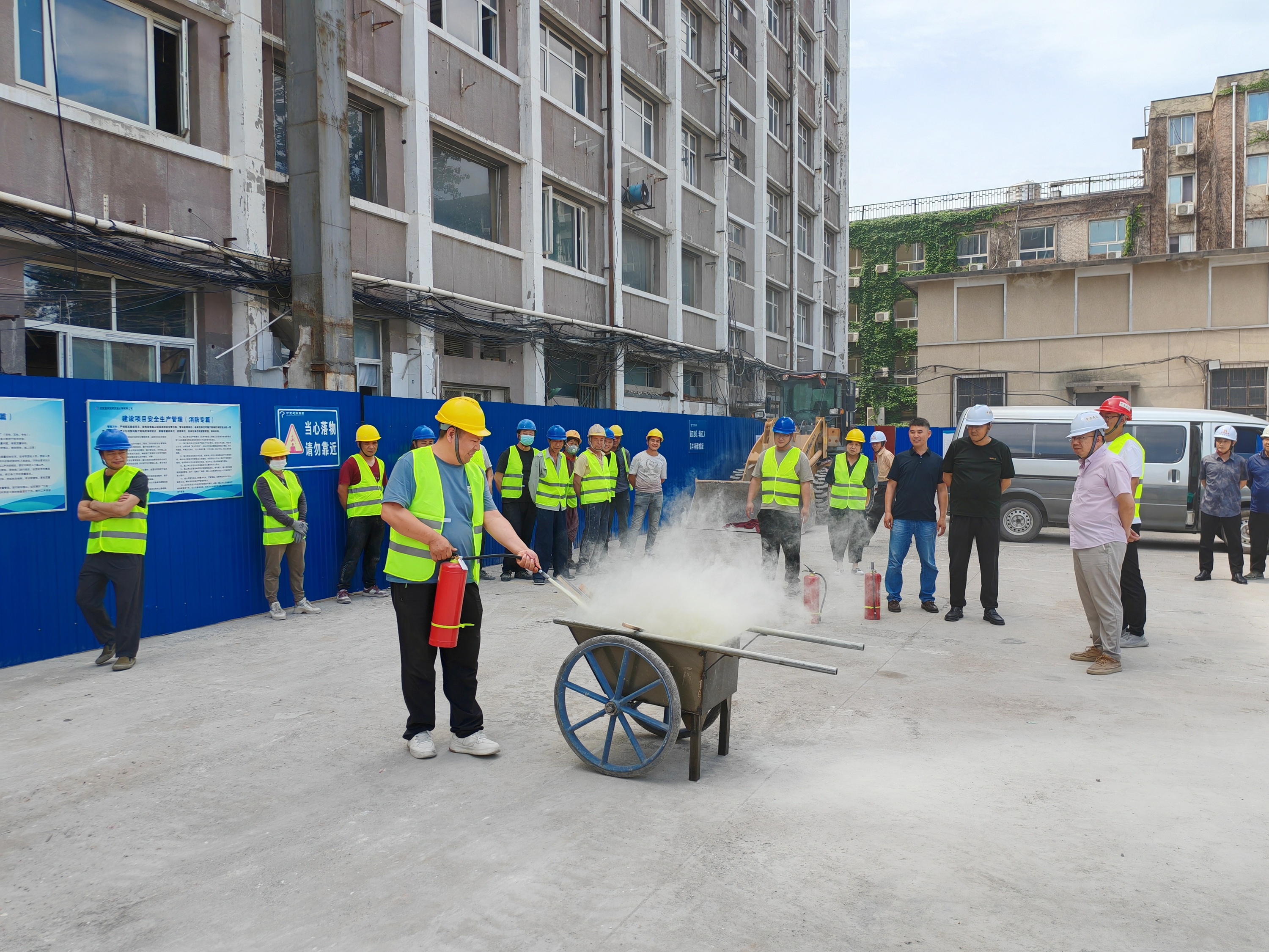 筑牢高質量發展安全基石——自動化院豐臺院區開展2025年"安全生產月"系列活動